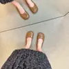 Sapatos baixos retrô de sola macia estilo casco de porco para mulheres, coleção primavera-verão 2026, bico redondo estilo festa, mocassins baixos para gestantes