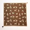 Bufanda cuadrada de estilo nuevo de primavera con estampado de caballos y 60 flecos, moderna y versátil, adecuada para decoración de bolsos y combinación de ropa.