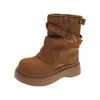 En stock 2026 Botines de Gamuza Marrón Retro con Suela Gruesa para Mujer Otoño Invierno Nuevo Estilo Decoración con Hebilla Metálica Versátiles Botas Martin Modernos
