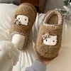 Estas lindas pantuflas de invierno con temática de gato KT son perfectas para usar afuera, proporcionando calidez y una sensación cómoda y acolchada.. Son antideslizantes, están hechos de algodón esponjoso y son adecuados para estudiantes y mujeres.
