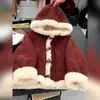 Casaco de Inverno Infantil Vermelho com Pelo Integrado 2025 Novo Estilo para Crianças Maiores, Casaco Forrado com Fleece para Meninas, Casaco de Inverno
