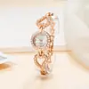 Relógio digital feminino moderno em estilo coreano, cravejado de diamantes, simples e elegante, com pulseira em formato de coração totalmente cravejada de diamantes. Movimento de quartzo para mulheres.