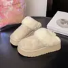 Botas de Neve Brancas com Solado Grosso Pantufas de Algodão para Uso Externo Femininas 2026 Novo Estilo Inverno Plus Veludo Bico Fechado Meia Pantufa de Pelo