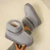 Novos Sapatos de Algodão de Inverno para Interior e Exterior Quentes Espessos Estilo Casal Botas de Algodão Simples Modernas Versáteis Tendência Botas de Neve