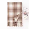 Chal clásico de cuadros estilo británico con flecos, calentador de cuello cálido para otoño e invierno para hombres y mujeres, disponible en varios colores para transmisión en vivo y venta al por mayor transfronteriza