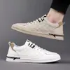 Zapatos de lona de verano para hombre zapatos blancos transpirables zapatos casuales deportivos versátiles zapatos de moda para hombre suela suave zapatos de hombre en stock al por mayor