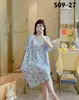 2024 Verano Estilo Princesa Cuello Redondo Seda de Leche Cuello en V Encaje Extendido Bata de Noche Que Se Puede Usar Afuera, Transpirable, Fresca y Estilo Perezoso