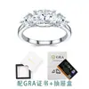 Mais vendido na Europa e América, Anel de Moissanita Prata de Lei S925 Corte Esmeralda Fashionável Design de Nicho Luxo Leve Exquisito Anel de Casamento para Mulheres