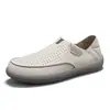 Mocassins Vazados Masculinos Verão 2026 Novos Sapatos de Couro Respiráveis Masculinos Slip-On Casuais Sapatos de Condução com Solado Macio