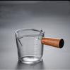 Taza pequeña de leche de vidrio borosilicato de doble boca con asa lateral de madera, taza de café de vidrio transparente para el hogar con escala, mini jarra de leche