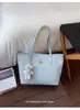 Bolso Retro de Moda en Relieve 2025 Nuevo Estilo para el Trabajo de Gran Capacidad Bolso de Hombro para Mujer Bolso de Mano de Alta Gama