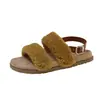 Nuevas sandalias planas versátiles para mujer, de moda 2026, sandalias de moda con una tira de gamuza y hebilla para faldas