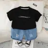 Traje de Verano para Bebé Niños Nuevo Dibujo Animado Moderno Fresco Casual Verano Cuello Redondo Manga Corta Pantalones Cortos de Mezclilla Conjunto de Dos Piezas