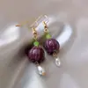 Brinco de gancho com borla de pérola e flor de lírio-do-vale, novo, único, com senso de temperamento, brincos de luxo leve, design de nicho, brincos de alta qualidade para mulheres