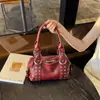 2026 Nova Bolsa de Axila com Rebites Estilo Coreano Bolsa de Ombro Único Transversal de Ombro Moda Versátil Bolsa de Mão para o Dia a Dia