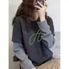 Camiseta de manga larga de forro polar cepillado a rayas, imitación de dos piezas para mujer, capa base engrosada, sofisticada parte superior gris oscuro para otoño