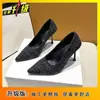 Sapatilhas Femininas Estilo Chanel 2025 Novo Estilo Socialite Francês Moda Bico Fino Versátil Elegante Sapatilhas Femininas de Bico Baixo