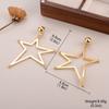 Nuevos pendientes geométricos de temperamento simple Xia Xingyue, pendientes asimétricos, personalidad de mujer, tendencia creativa, joyería al por mayor