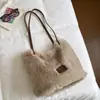 Bolso de felpa para mujer 2026 nuevo otoño moderno bolso de mano tipo tote para ir al trabajo gran capacidad bolso de hombro bolso de mano versátil