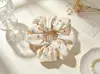 Scrunchies de Tela Estilo Vintage al por Mayor, Cintas para el Cabello Coreanas con Bordado Floral a Cuadros, Suministro para Tiendas de Accesorios, Directo de Fábrica
