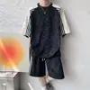 Conjunto de dos piezas de pantalones cortos de manga corta con estampado tie-dye y patchwork a rayas para niños, atuendo deportivo casual de verano estilo americano de corte holgado