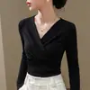 2026 Nueva camiseta básica de cuello en V para mujer estilo francés, corte ajustado, top plisado de cuello bajo con mangas largas