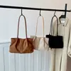 Bolso tote de ante de gran capacidad para mujer, nuevo bolso de hombro de moda vintage para otoño e invierno 2026, bolso versátil para ir al trabajo con una sensación de calidad