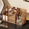 Tocador de estilo abierto con estantes escalonados para organizar cosméticos, productos para el cuidado de la piel, labiales, mascarillas faciales y lápices de cejas.