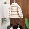 Terno de primavera para meninos 2025 Novo estilo ocidental infantil primavera e outono casaco coreano suéter conjunto de três peças da moda para bebês