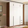 Novo guarda-roupa moderno minimalista com blocos de cor para quarto de casa, compartimento aberto de grande capacidade com portas de bater