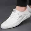 Nuevos Zapatos Casuales de Cuero para Hombre Otoño 2026, Suela Suave, Superficie Suave, Zapatos Blancos de Moda para Caminar para Hombre 6885