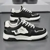Zapatos de Hombre Nuevos de Primavera 2026 Transpirables Blancos Tenis Estilo Coreano para Hombre de Moda Versátiles Deportivos Casuales Zapatos de Moda