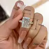 Bestseller transfronterizo: Anillo de zirconita extragrande microincrustado europeo y americano, moderno y lujoso, un regalo para mujeres para compromiso o matrimonio