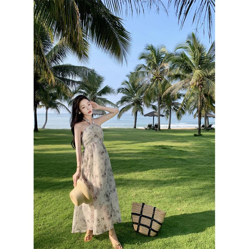 高级感玫瑰印花挂脖吊带连衣裙夏季2023女新款气质温柔收腰长