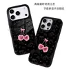 Funda de teléfono frosted para iPhone16/17/18promax, fondo negro con flores pequeñas de cerezo, amigable con la piel, rígida, venta al por mayor