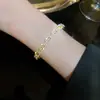 Pulsera con Cierre de Letra de Circonita Estilo Francés, Sensación de Lujo Ligero de Alta Gama, Joyería de Moda Exquisita y Sencilla con un Diseño Único