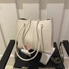 Bolso de mano Retro para mujer para ir al trabajo Textiles Bolso de mujer 2025 Primavera Nuevo Estilo Coreano Correa ancha para el hombro Bolso tote de mano para llevar bajo el brazo
