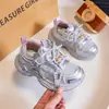 Zapatos Casuales Transpirables de Malla para Niñas 2026 Primavera/Otoño Nuevos Zapatos Deportivos Cómodos de Suela Suave para Niños Zapatos para Correr de Moda