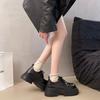 Sapatos Femininos Tendência de Alto Padrão com Salto Médio, Alto Valor, Novo Design de Nicho para Celebridades da Internet, Sapatos de Salto Único com Solado Grosso e Bico Baixo