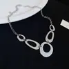 Set de Collar, Pulsera y Aretes Metálicos Irregulares Huecos Retro Europeos y Americanos con Diseño Minimalista Único para Mujer