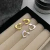 Nuevos y Sencillos Brazaletes para Oreja con Forma de Corazón de Amor para Mujer, Diseño de Nicho, Pendientes de Alta Gama, Versátiles para el Uso Diario, Pendientes al por Mayor