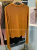 Impresionante Chaqueta Cardigan de Punto Naranja con Cuello en V, Estilo Perezoso Chic con Volantes, para Mujeres Menudas de Principios de Otoño