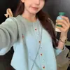 Cardigan de Punto Versátil Estilo Coreano Otoño e Invierno Nuevo Decoración Dulce de Corazón de Fresa Cuello Redondo Estilo Suave Suéter Reductor de Edad para Mujer