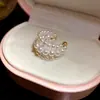 Clip de oreja de tres capas vintage estilo francés con cuentas de perlas, moderno y exquisito, clip para cartílago sin perforación, sensación de lujo ligero y alta gama, pendientes de mujer