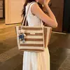 Bolso de mano tejido a rayas de moda transfronterizo 2026 nuevo versátil para el trabajo bolsa grande estilo coreano de gran capacidad para mujer