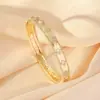 Pulseira de Anel Simples Transfronteiriça Trevo de Quatro Folhas Vazado Zircônia Micro-Pavimentada Fashion Versátil High-End Nicho Temperamento Estoque Pronto