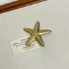 Broche de Metal con Estilo de Estrella de Mar Simple Europeo y Americano Estilo Cool de Ins para Mujer Accesorios Distintivos para Traje Sentido de Alta Gama Ramillete Moda