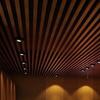 Plafón cuadrado de aluminio con veta de madera, rejilla de aluminio en stock, partición de tubo cuadrado de aluminio, plafón cuadrado en forma de U, material para plafón de oficina, autocargable