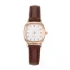 Relógio feminino estiloso e simples, mostrador quadrado pequeno, pulseira de couro PU, relógio de quartzo, adequado para meninas usarem.