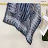 Pañuelo de Cuello Verde Menta Estilo Mambo Retro, Pañuelo Cuadrado con Ambiente de Principios de Primavera, Modelo Nuevo 2026, Accesorio de Bufanda de Alta Gama